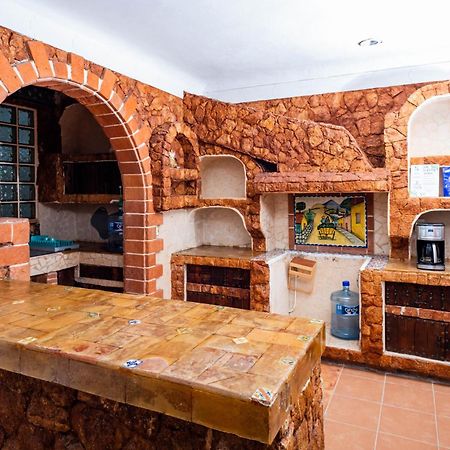 Vica Guest House Con Piscina En La Entrada De La Zona Hotelera Cancún Exteriör bild